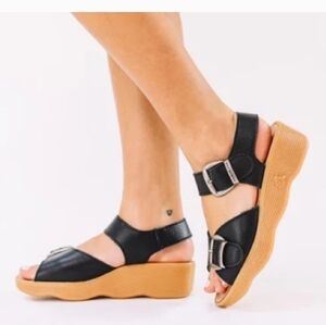 FAMOLARE Wavy Wedge Sandals Navy Blue? Black? 8